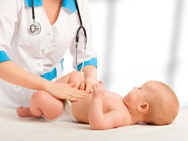 Massagens para cólicas em bebês